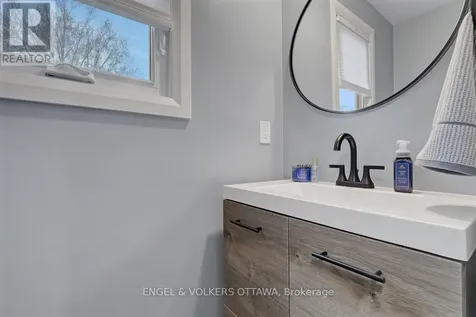 2766 Harwood Avenue Ottawa ON K2B 8H7