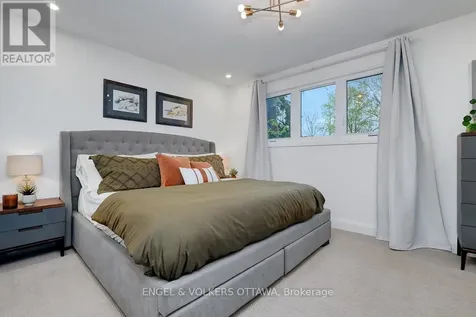 2766 Harwood Avenue Ottawa ON K2B 8H7