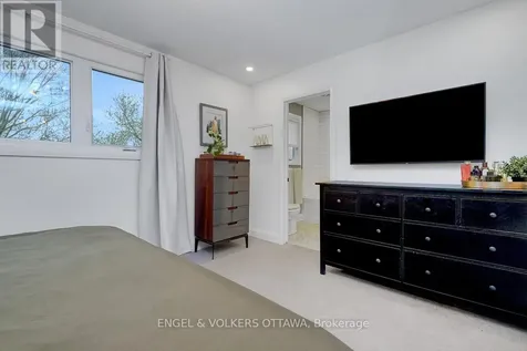 2766 Harwood Avenue Ottawa ON K2B 8H7