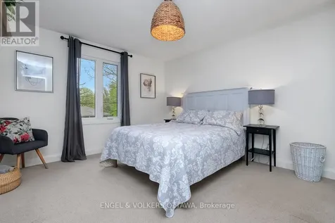 2766 Harwood Avenue Ottawa ON K2B 8H7