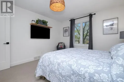 2766 Harwood Avenue Ottawa ON K2B 8H7