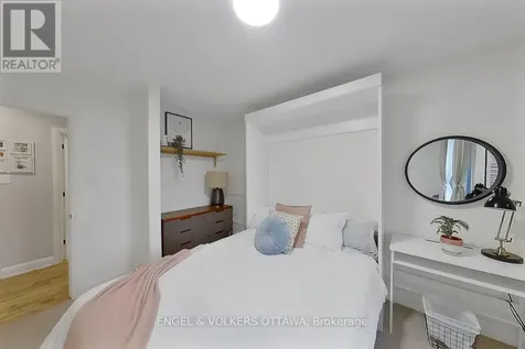 2766 Harwood Avenue Ottawa ON K2B 8H7