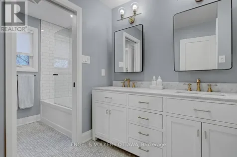 2766 Harwood Avenue Ottawa ON K2B 8H7
