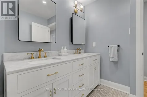 2766 Harwood Avenue Ottawa ON K2B 8H7