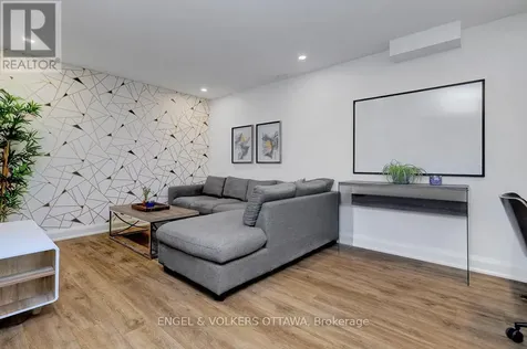 2766 Harwood Avenue Ottawa ON K2B 8H7