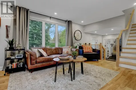 2766 Harwood Avenue Ottawa ON K2B 8H7