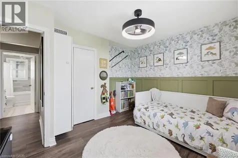 2074 Churchill Avenue Burlington ON L7R 3T7