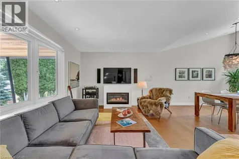 368 Philip Place Ancaster ON L9G 3G8