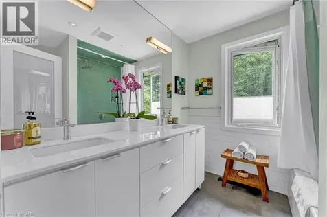 368 Philip Place Ancaster ON L9G 3G8