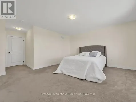 24 Hutchison Road Guelph (kortright East) ON N1L 0R4