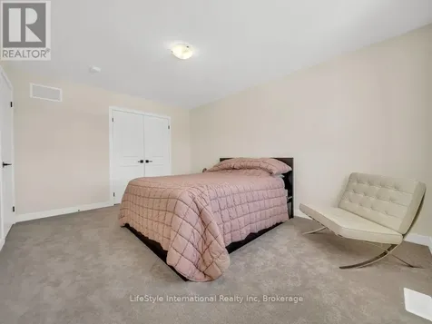 24 Hutchison Road Guelph (kortright East) ON N1L 0R4