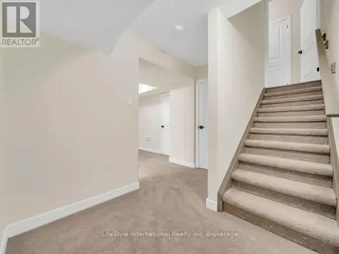 24 Hutchison Road Guelph (kortright East) ON N1L 0R4
