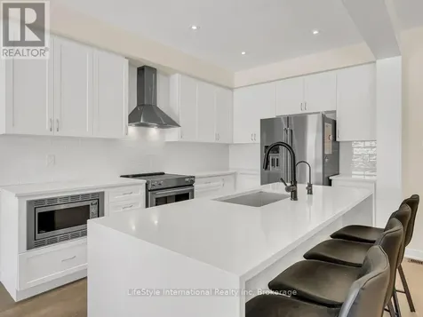 24 Hutchison Road Guelph (kortright East) ON N1L 0R4