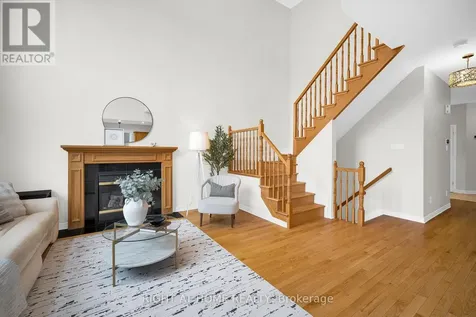 27 Knowlton Drive Ottawa ON K2G 6P1