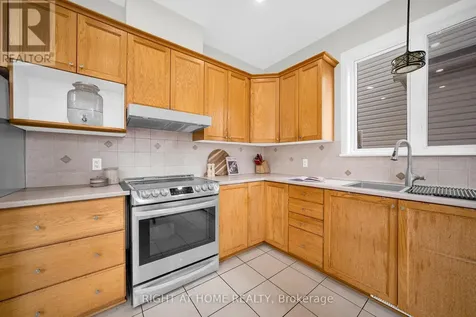 27 Knowlton Drive Ottawa ON K2G 6P1
