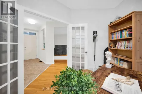27 Knowlton Drive Ottawa ON K2G 6P1