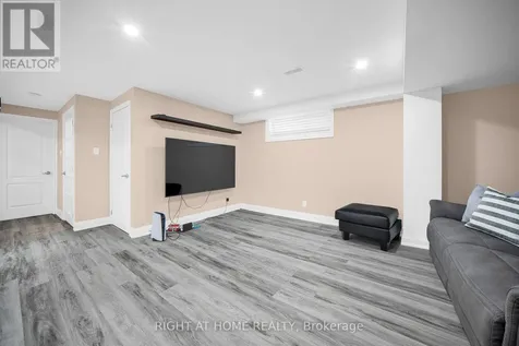 27 Knowlton Drive Ottawa ON K2G 6P1