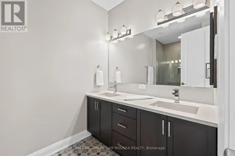 120 Cortile Private Ottawa ON K1V 2S8