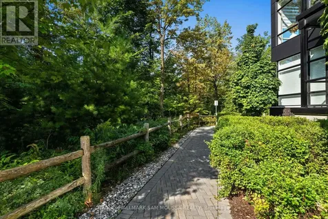 120 Cortile Private Ottawa ON K1V 2S8