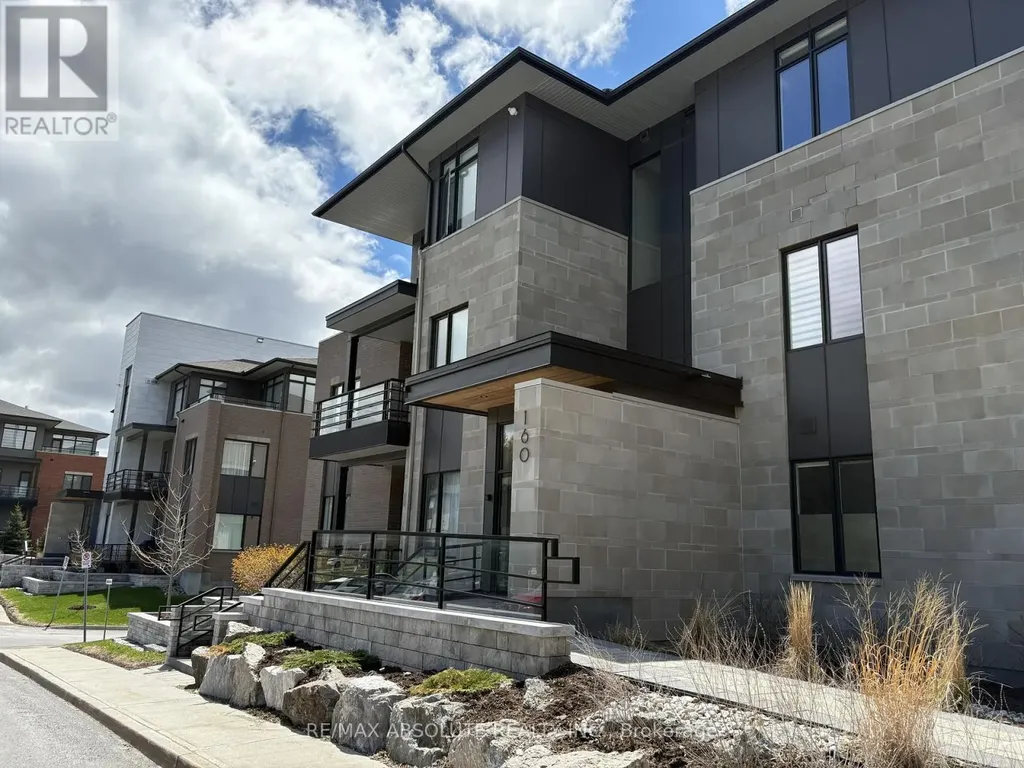 160 Boundstone Way Ottawa ON K2T 0M8