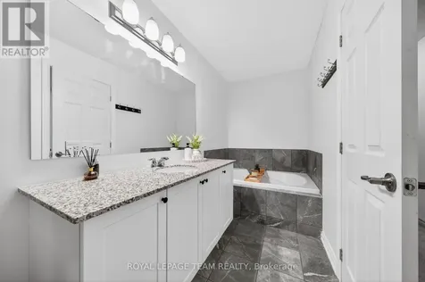 819 Stallion Crescent Ottawa ON K2S 0Y4