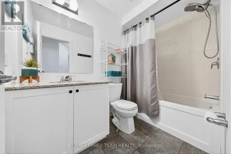819 Stallion Crescent Ottawa ON K2S 0Y4