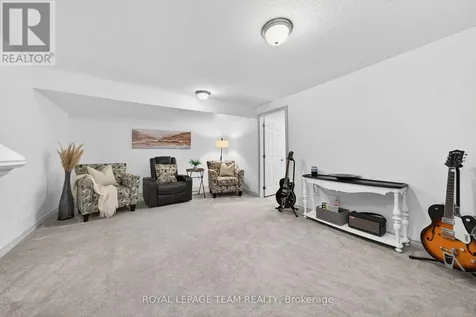 819 Stallion Crescent Ottawa ON K2S 0Y4