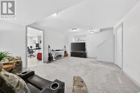 819 Stallion Crescent Ottawa ON K2S 0Y4