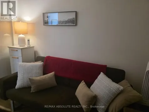 160 Boundstone Way Ottawa ON K2T 0M8