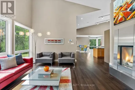 108 Edith Margaret Place Ottawa ON K2W 1A8