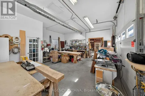 4633 Albion Road Ottawa ON K1X 1A4