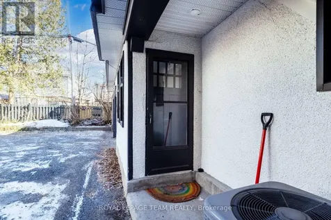 325 Hinchey Avenue Ottawa ON K1Y 1M1