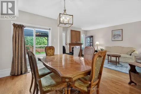 23 Chantilly Gate Ottawa ON K2S 2B1