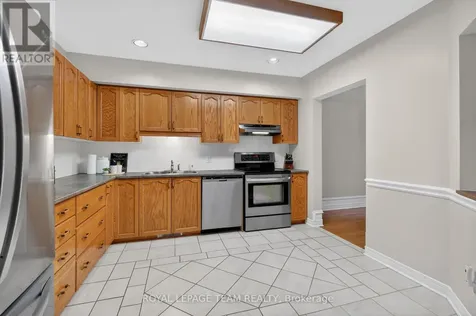 23 Chantilly Gate Ottawa ON K2S 2B1