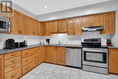 23 Chantilly Gate Ottawa ON K2S 2B1