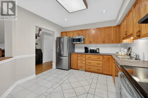 23 Chantilly Gate Ottawa ON K2S 2B1