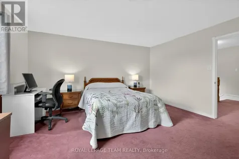 23 Chantilly Gate Ottawa ON K2S 2B1
