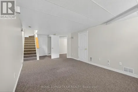 23 Chantilly Gate Ottawa ON K2S 2B1