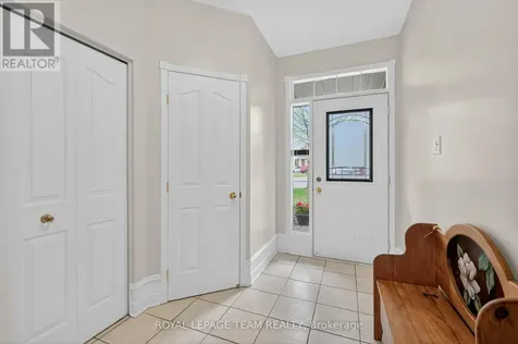 23 Chantilly Gate Ottawa ON K2S 2B1
