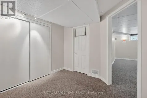 23 Chantilly Gate Ottawa ON K2S 2B1