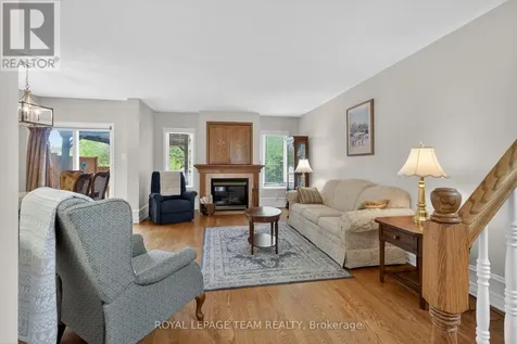 23 Chantilly Gate Ottawa ON K2S 2B1