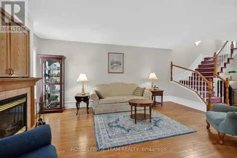 23 Chantilly Gate Ottawa ON K2S 2B1