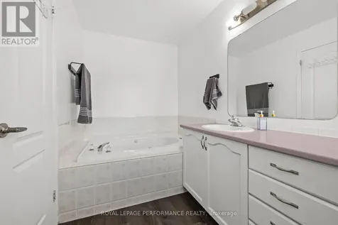 6420 Sablewood Place Ottawa ON K1C 7L7