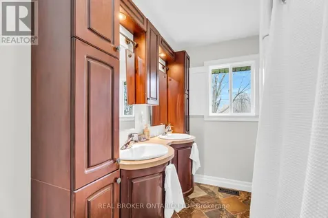 2477 Old Fort Road Tay ON L4R 4K3