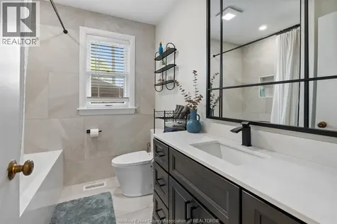 2725 Randolph Avenue Windsor ON N9E 3E1