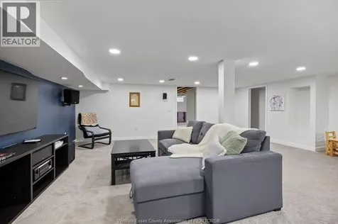 2725 Randolph Avenue Windsor ON N9E 3E1