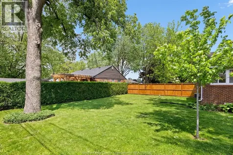 2725 Randolph Avenue Windsor ON N9E 3E1