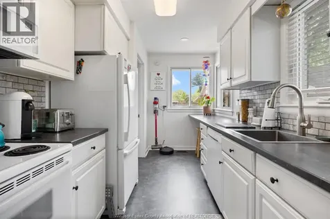 2725 Randolph Avenue Windsor ON N9E 3E1