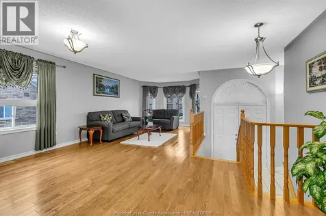 3114 Fletcher Windsor ON N9E 4M7