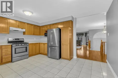 3114 Fletcher Windsor ON N9E 4M7
